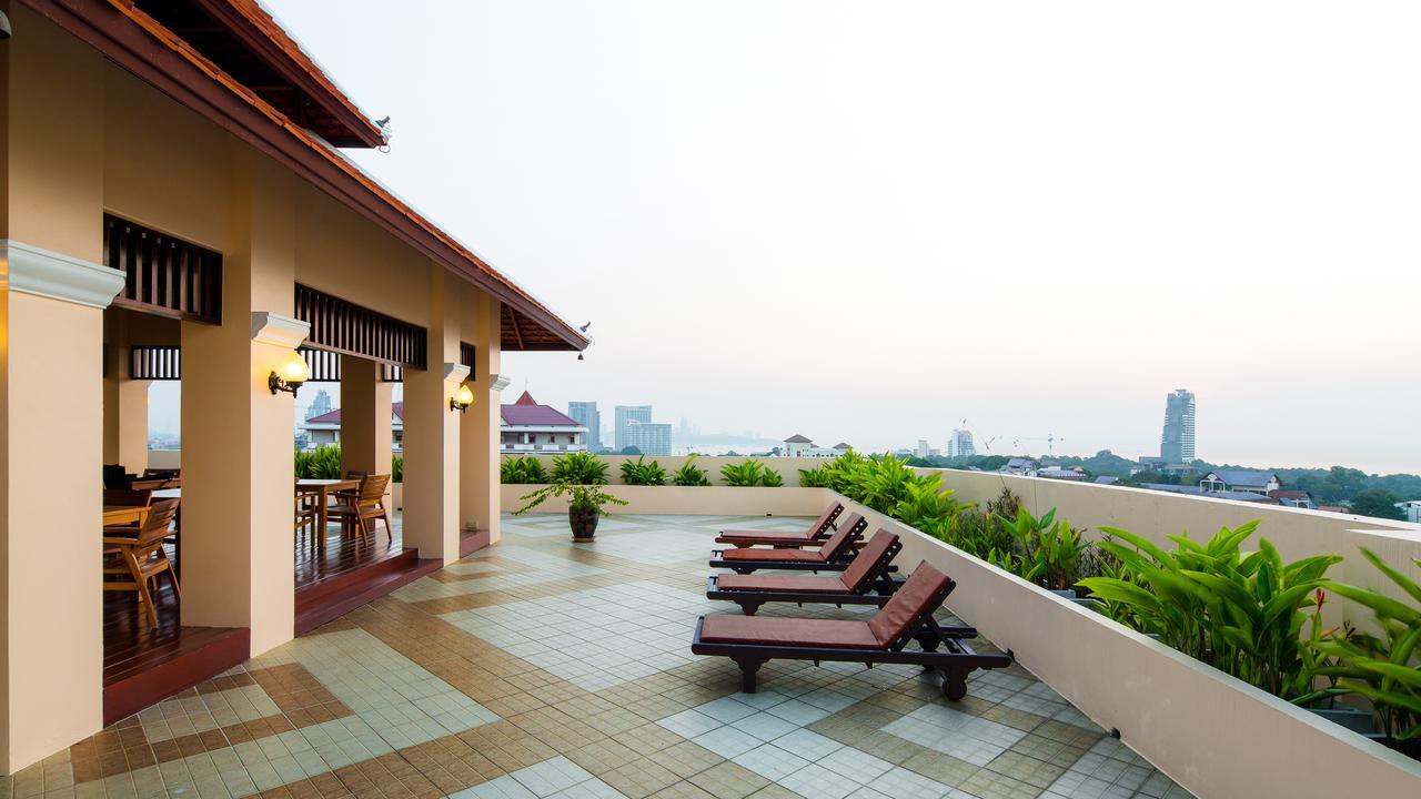 Aiyara Palace Hotel Pattaya Exterior photo