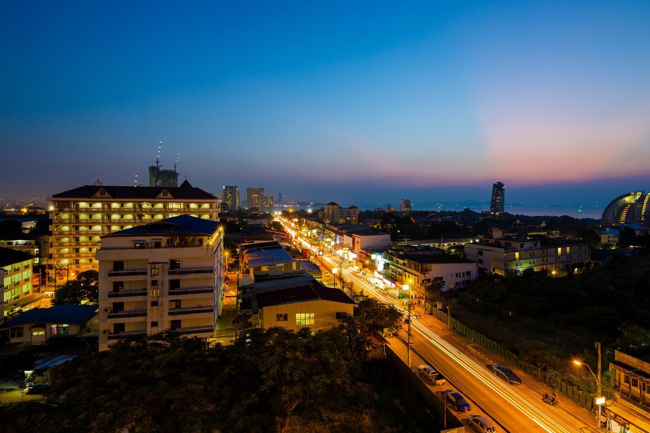 Aiyara Palace Hotel Pattaya Exterior photo